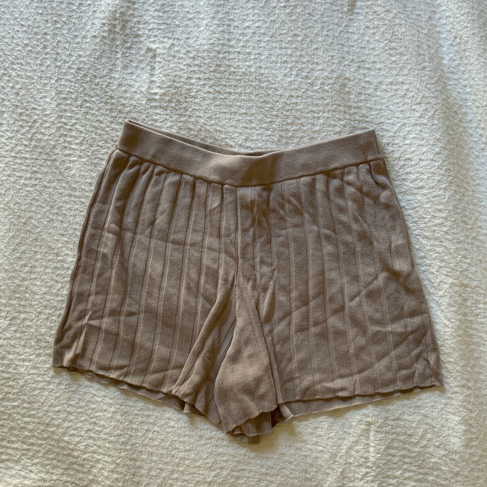 H&M brown ribbed shorts